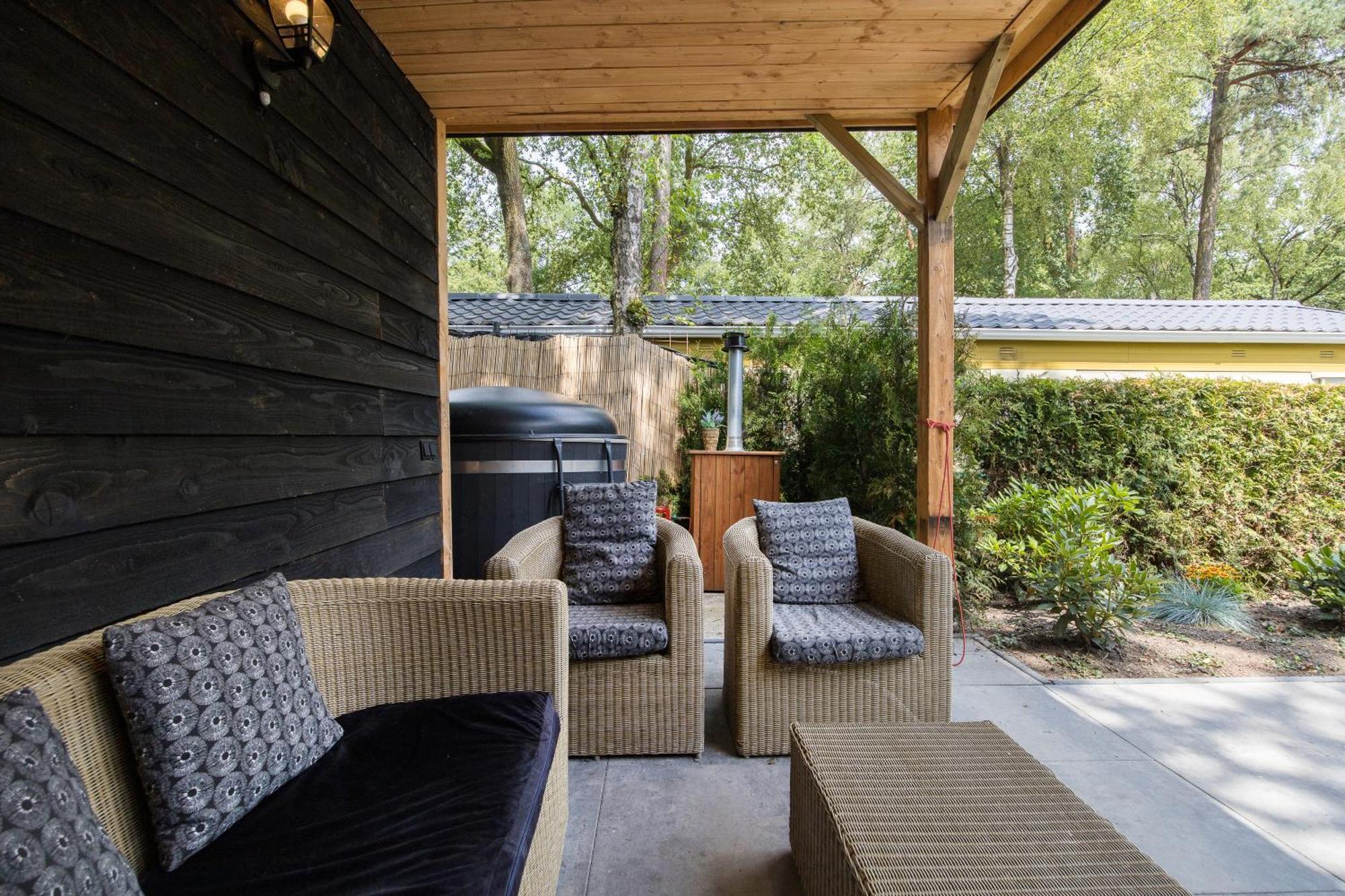 Veluwe Hoenderloo Luxury Chalet With Private Sauna And Hot Tub - Swimming Pool Tennis Court Supermarket Bowling Alley Theatre And Entertainment For Children 外观 照片