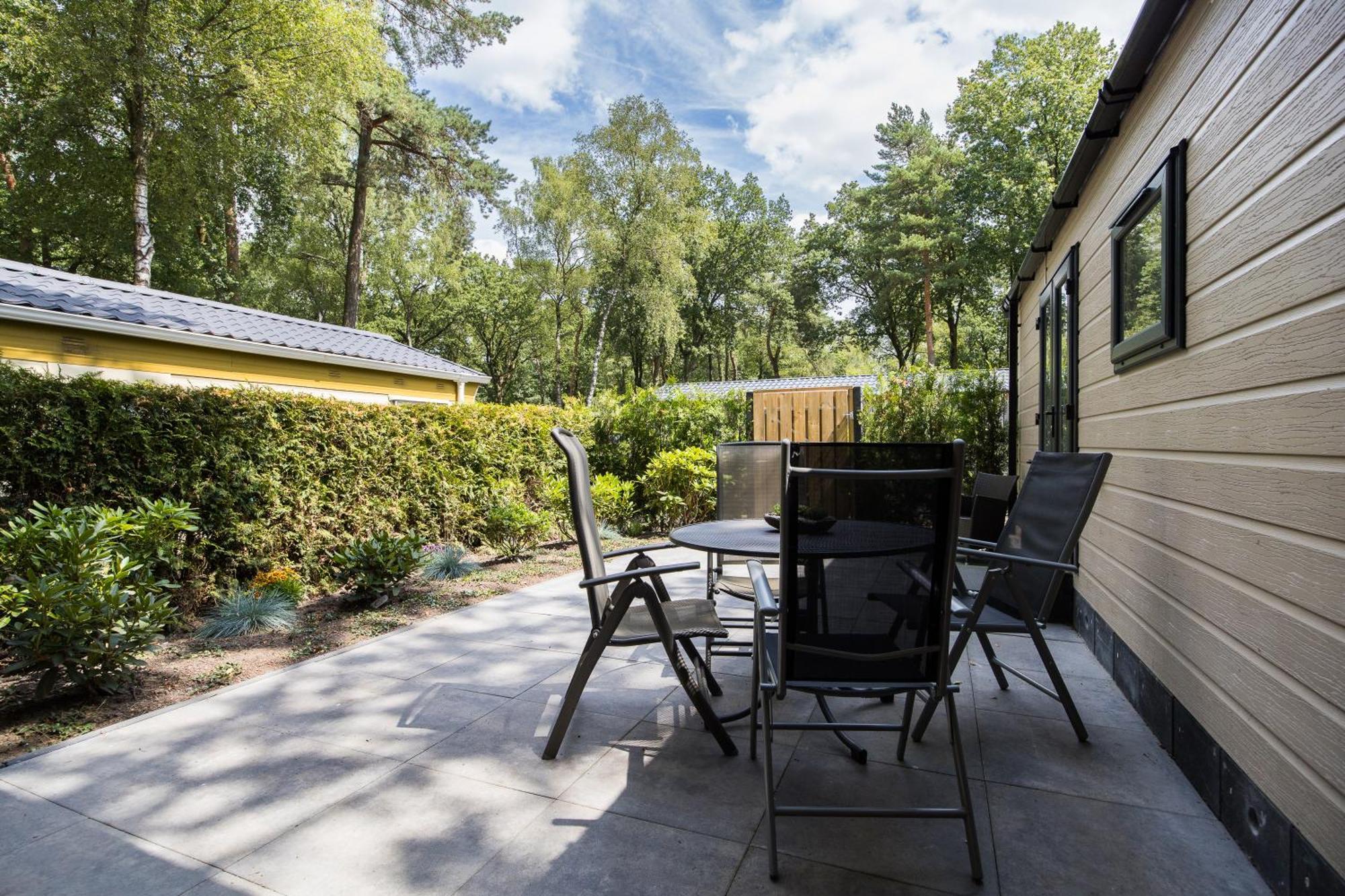 Veluwe Hoenderloo Luxury Chalet With Private Sauna And Hot Tub - Swimming Pool Tennis Court Supermarket Bowling Alley Theatre And Entertainment For Children 外观 照片