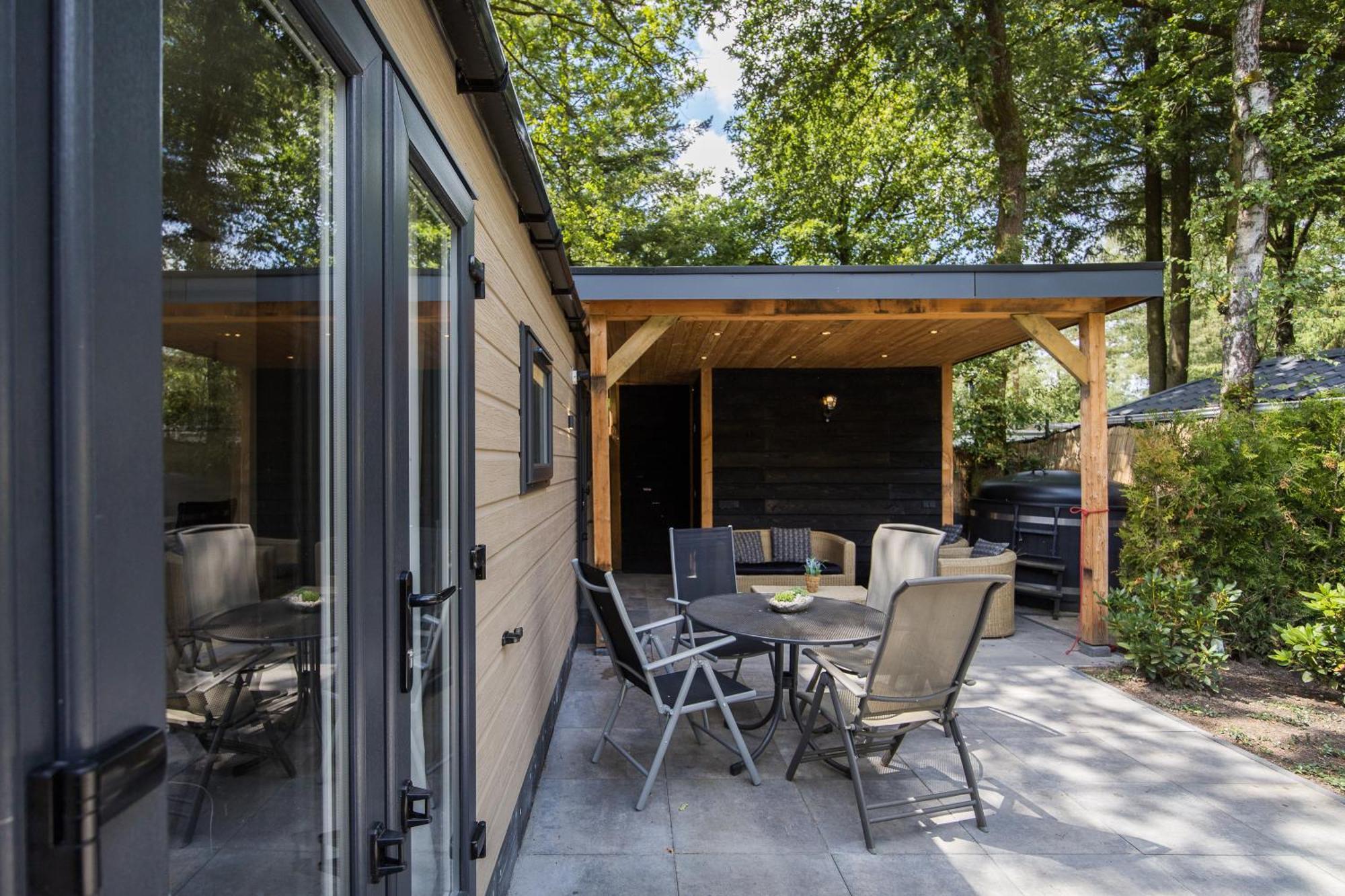 Veluwe Hoenderloo Luxury Chalet With Private Sauna And Hot Tub - Swimming Pool Tennis Court Supermarket Bowling Alley Theatre And Entertainment For Children 外观 照片