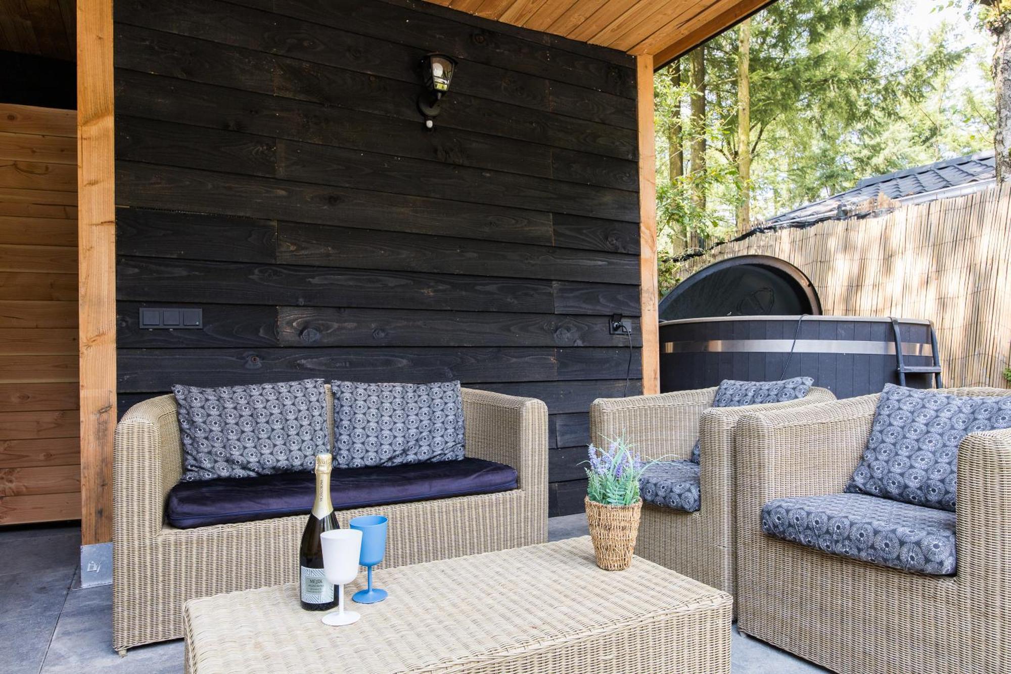 Veluwe Hoenderloo Luxury Chalet With Private Sauna And Hot Tub - Swimming Pool Tennis Court Supermarket Bowling Alley Theatre And Entertainment For Children 外观 照片
