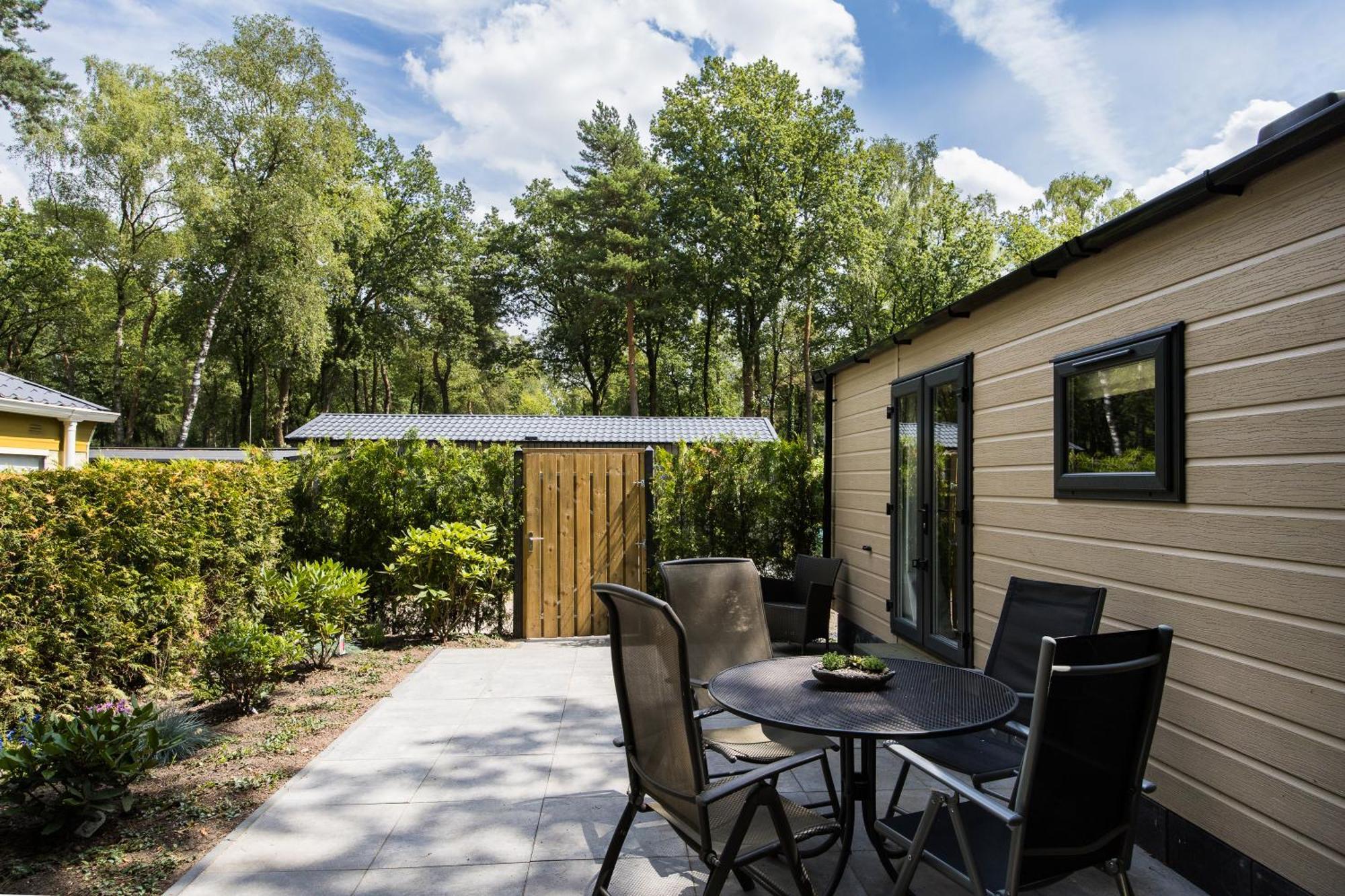 Veluwe Hoenderloo Luxury Chalet With Private Sauna And Hot Tub - Swimming Pool Tennis Court Supermarket Bowling Alley Theatre And Entertainment For Children 外观 照片