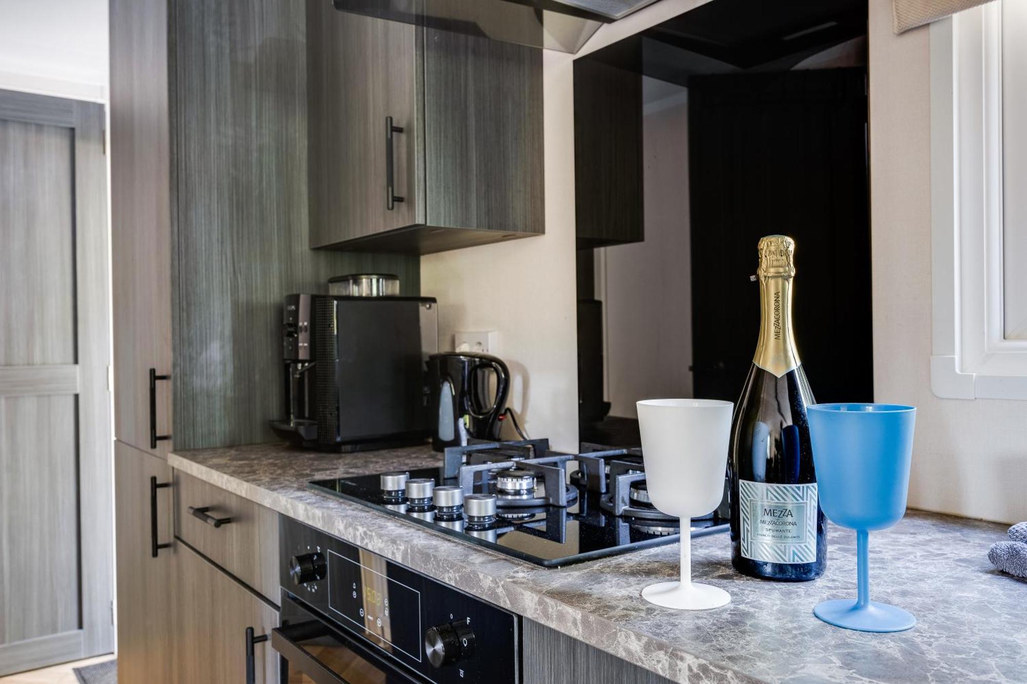 Veluwe Hoenderloo Luxury Chalet With Private Sauna And Hot Tub - Swimming Pool Tennis Court Supermarket Bowling Alley Theatre And Entertainment For Children 外观 照片